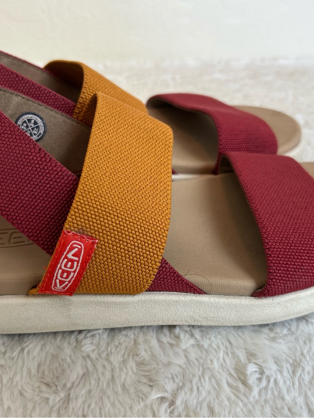 Keen Elle Backstrap Casual Open Toe Sandals Size 6 Burgundy And Mustard - Picture 2 of 6